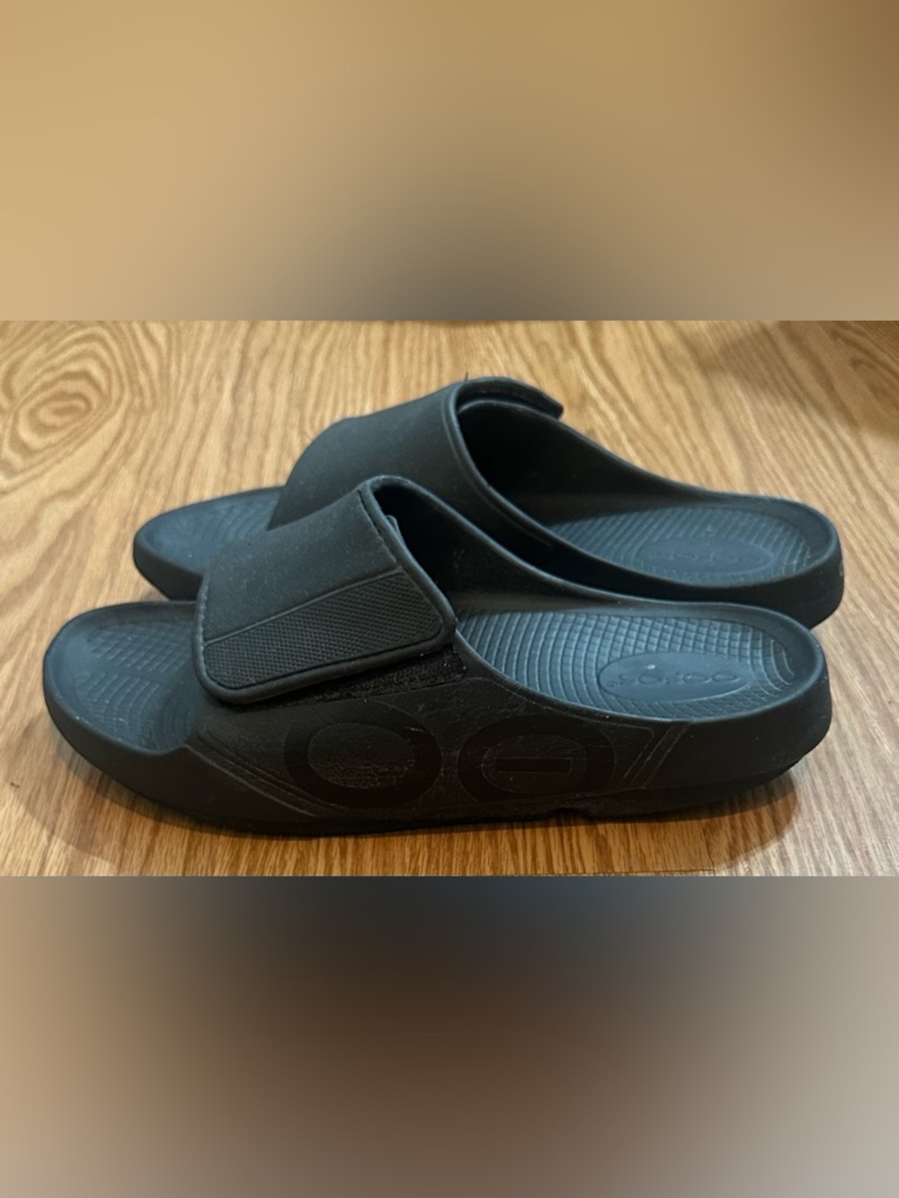 (SOLD) OOFOS Men's 11 Black OOAHH Sport Flex Lightweight Recovery Slides Sandals